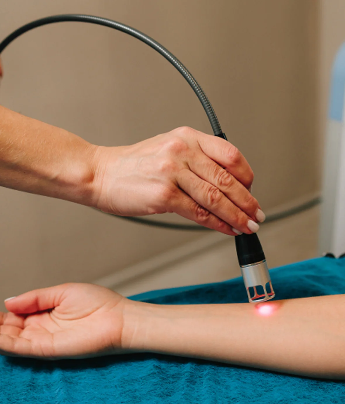 (Laser Therapy) Benefits of Laser Therapy for Pain & Healing_image